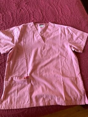 Rose colored scrub top/ size small, pockets in front